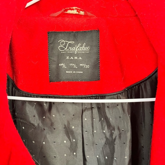 Woman Zara Bold Red Trench Coat. Perfect for cool/cold weather - Picture 10 of 14
